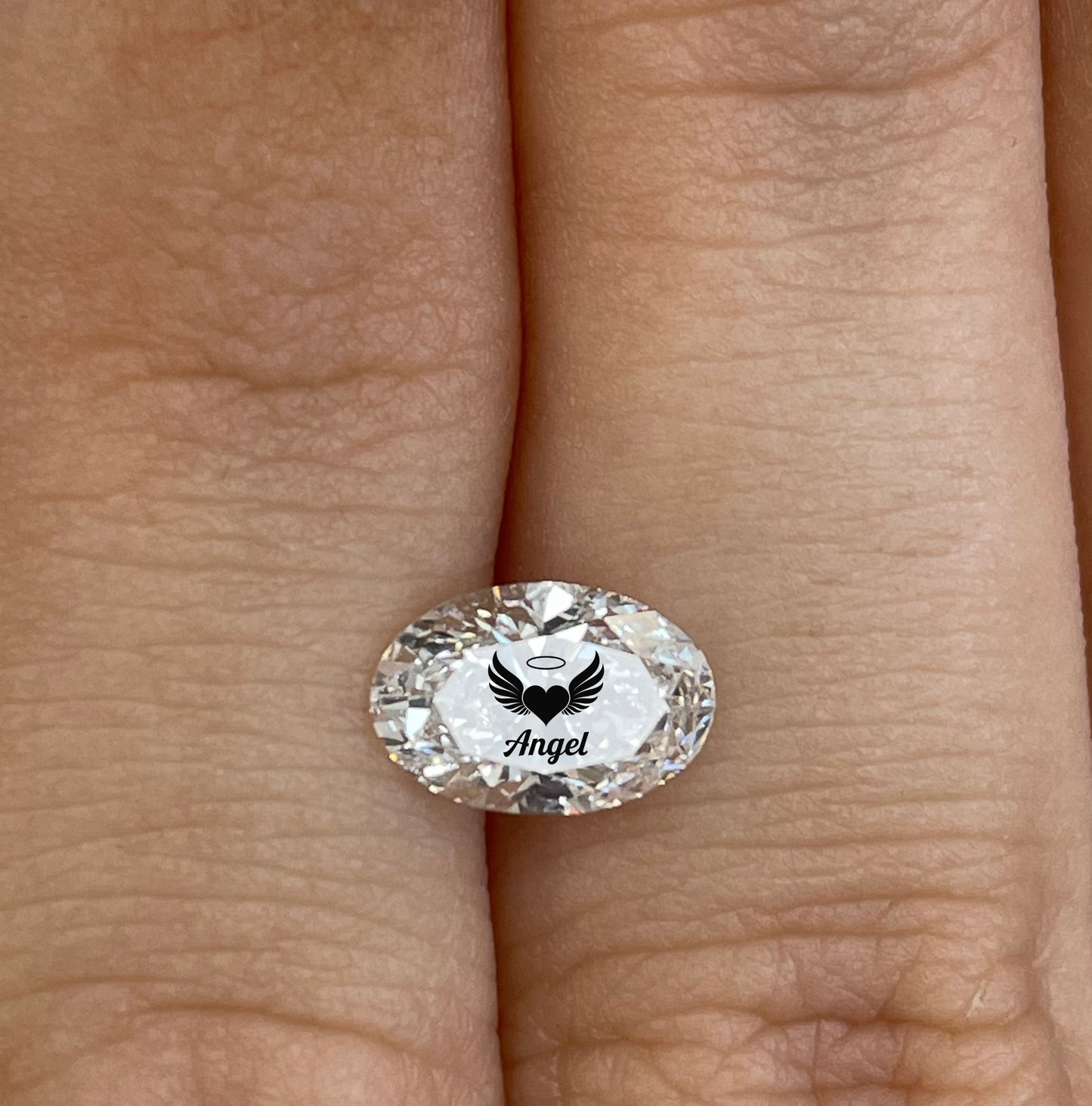 טבעת יהלום מעבדה אובל חריטה לב עם כנפיים ויהלומים בצדדים - זהב 14 קראט צהוב/לבן/רוז גולד