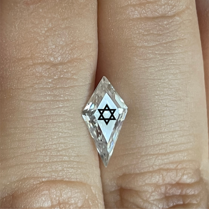 טבעת כסף אבן מוסונייט עפיפון חריטה מגן דוד ואבנים בצדדים