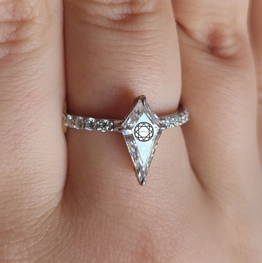 טבעת כסף אבן מוסונייט עפיפון חריטה בעיצוב אישי