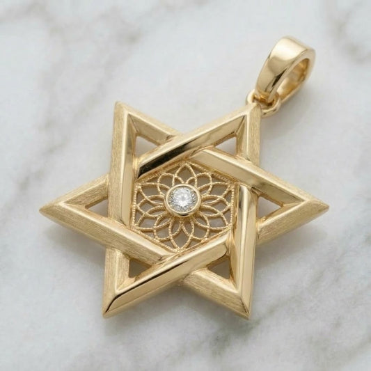 תליון מגן דוד בשיבוץ יהלום מעבדה זהב 14 קראט מבריק ומט צהוב/לבן/רוז גולד - תליון גדול עם נוכחות עיצוב מיוחד עם משמעות
