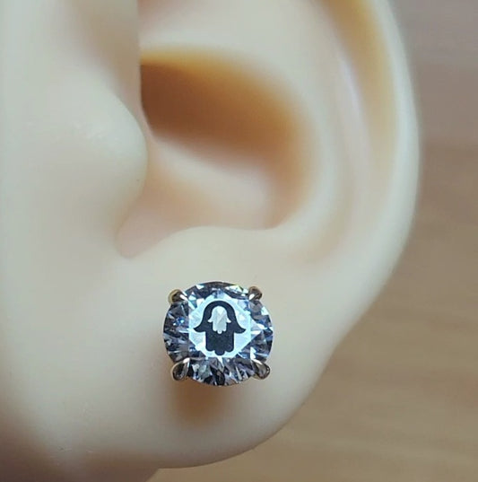 עגיל יהלום מעבדה עגול עם חריטת לייזר חמסה בחמסה – זהב 14 קראט צהוב/לבן/רוז גולד – עגיל ייחודי עם מסר רוחני