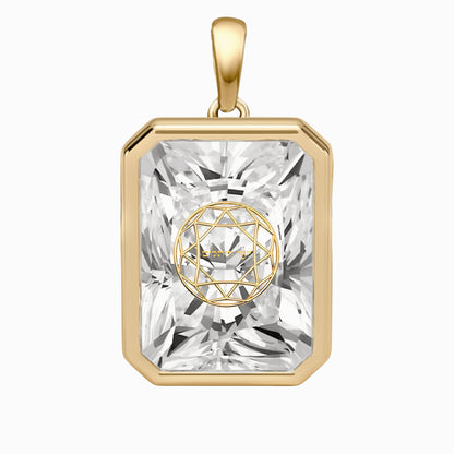 תליון יהלום מעבדה רדיאן עם חריטת לייזר בעיצוב אישי - שיבוץ בזל זהב 14 קראט צהוב/לבן/רוז גולד
