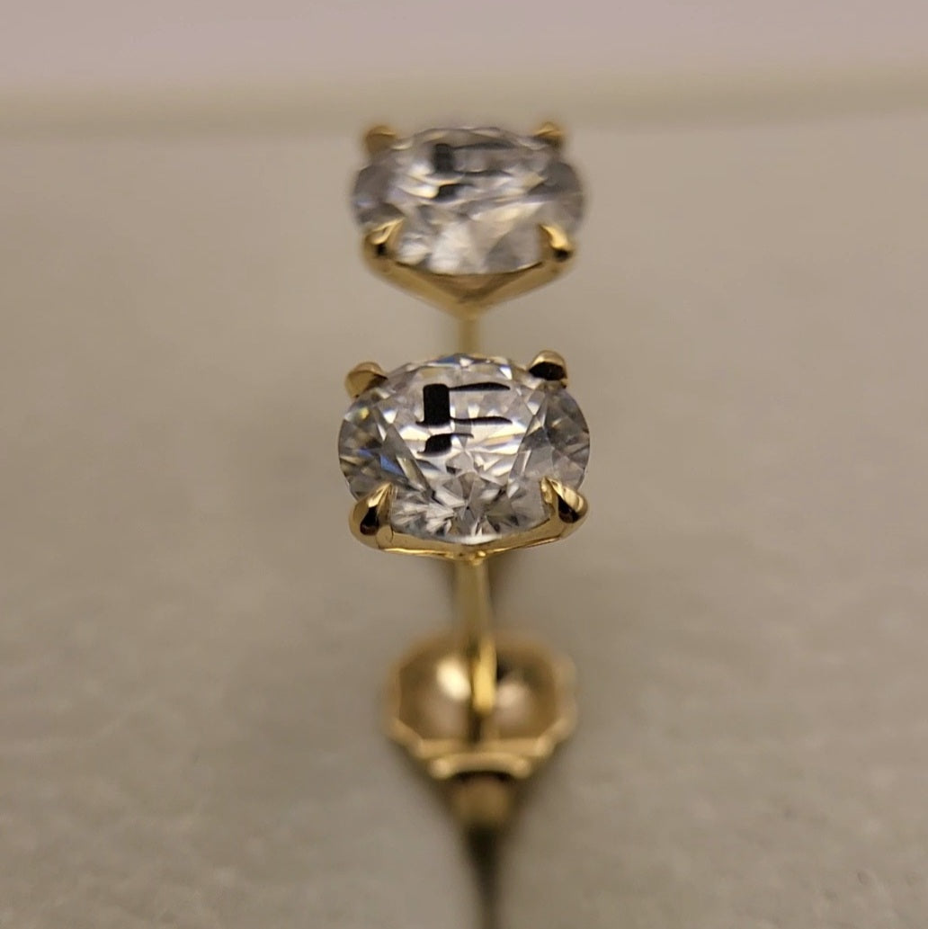 זוג עגילי אבן מוסונייט עגולים עם חריטת לייזר חי – זהב 14 קראט צהוב/לבן/רוז גולד – עגיל ייחודי עם מסר רוחני