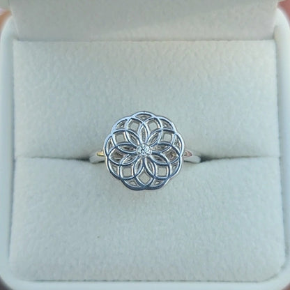 טבעת פרח החיים כסף 925 משובצת אבן מוסונייט עגולה - טבעת מנדלה פרח גיאומטרי בעיצוב מיוחד FLOWER OF LIFE RING