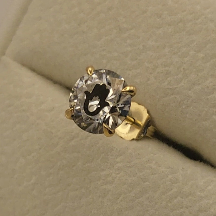 עגיל יהלום מעבדה עגול עם חריטת לייזר חמסה בחמסה – זהב 14 קראט צהוב/לבן/רוז גולד – עגיל ייחודי עם מסר רוחני