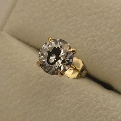 עגיל יהלום מעבדה עגול עם חריטת לייזר חמסה בחמסה – זהב 14 קראט צהוב/לבן/רוז גולד – עגיל ייחודי עם מסר רוחני