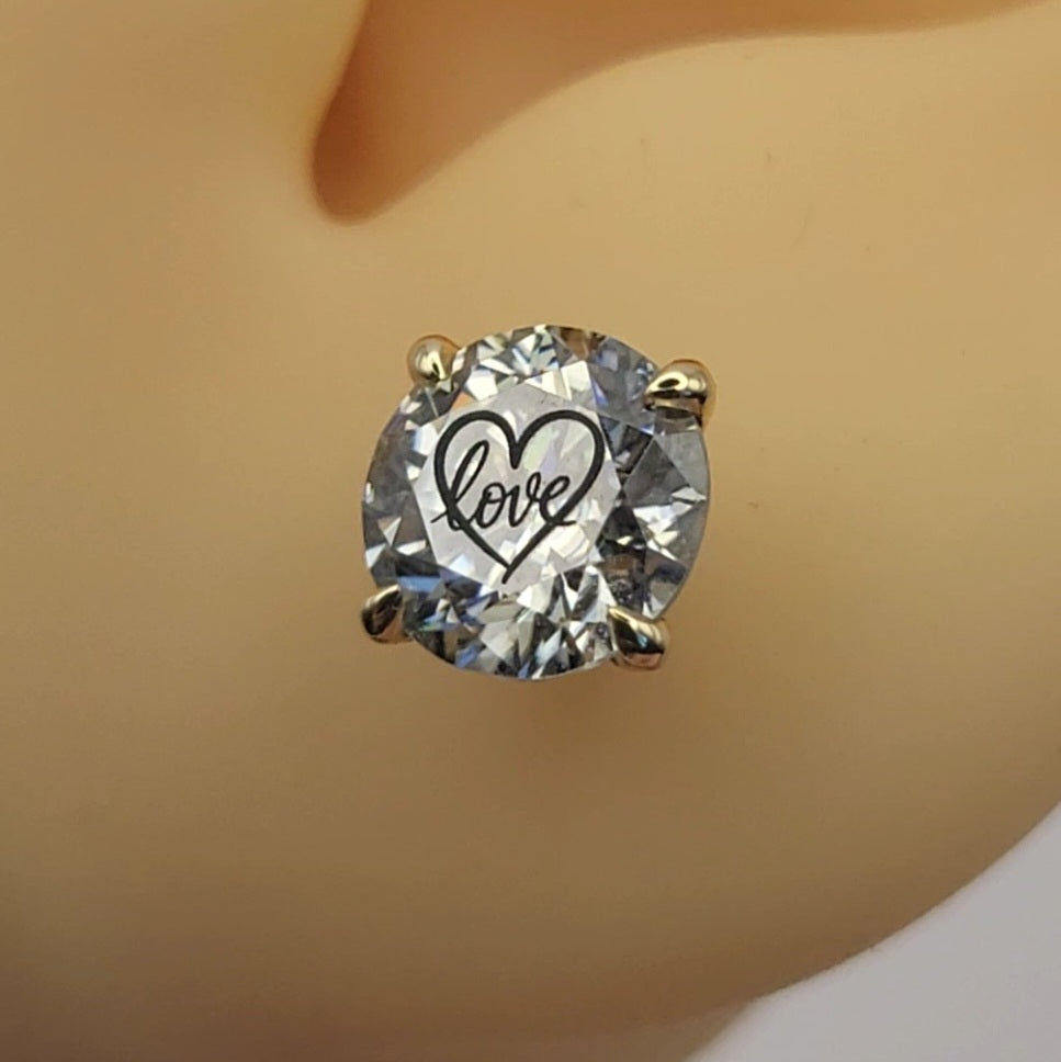 זוג עגילי מרטיני יהלום מעבדה עגול עם חריטת לייזר לב Love - זהב 14 קראט צהוב/לבן/רוז גולד