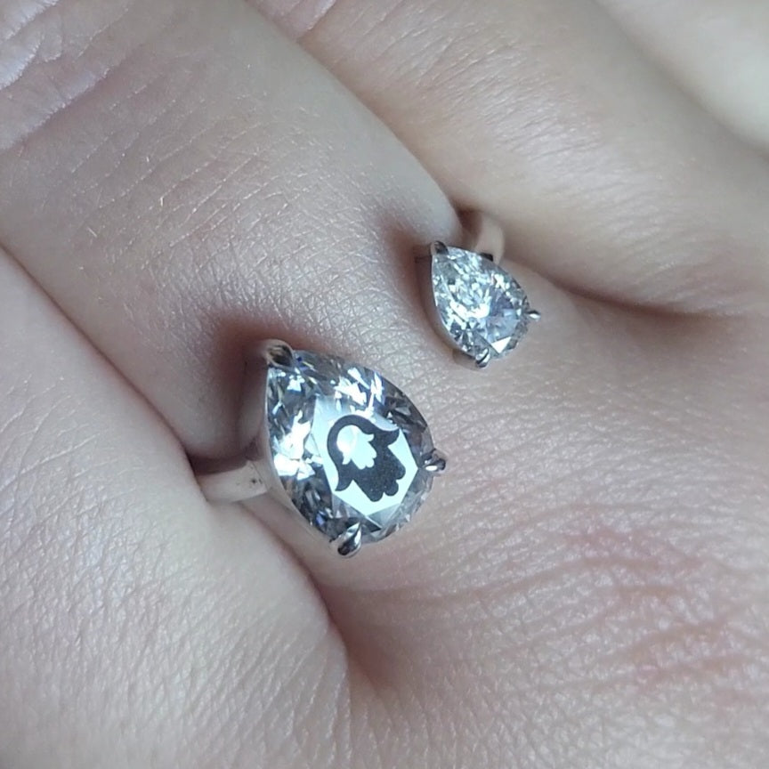 טבעת יהלומי מעבדה טיפה עם חריטת לייזר חמסה בחמסה - זהב 14 קראט צהוב/לבן/רוז גולד