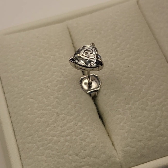 עגיל יהלום מעבדה לב עם חריטת לייזר לב Love – זהב 14 קראט צהוב/לבן/רוז גולד – עגיל ייחודי עם מסר אהוב