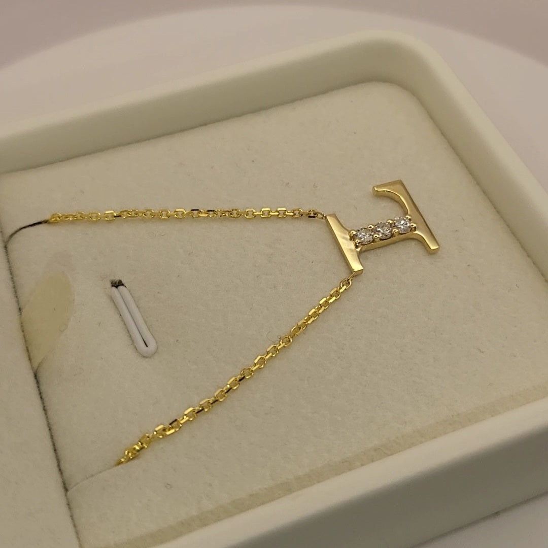שרשרת תליון אות באנגלית בשיבוץ אבני מוסונייט זהב 14 קראט צהוב/לבן/רוז גולד
