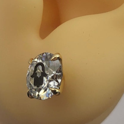 עגיל יהלום מעבדה עגול עם חריטת לייזר חמסה בחמסה – זהב 14 קראט צהוב/לבן/רוז גולד – עגיל ייחודי עם מסר רוחני