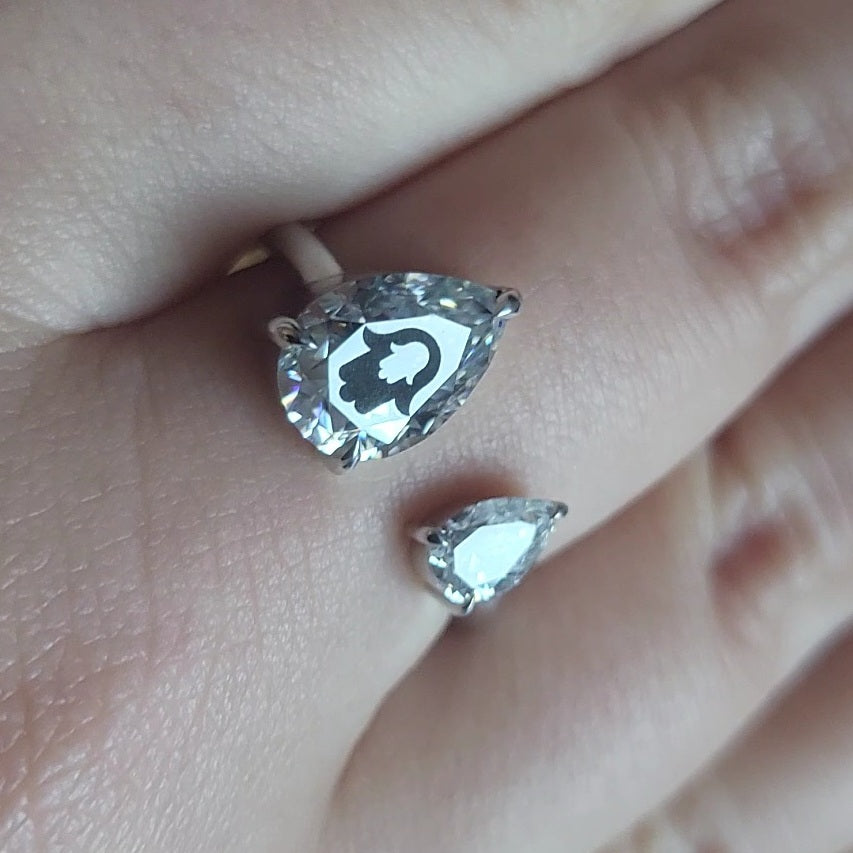 טבעת יהלומי מעבדה טיפה עם חריטת לייזר חמסה בחמסה - זהב 14 קראט צהוב/לבן/רוז גולד