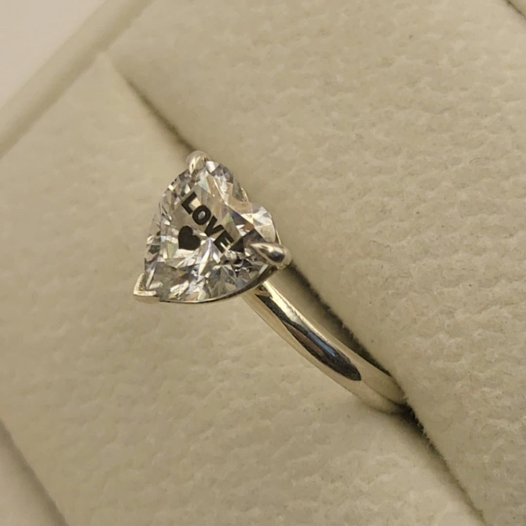 טבעת יהלום מעבדה לב חריטה LOVE לב - זהב 14 קראט צהוב/לבן/רוז גולד