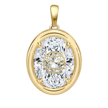 תליון יהלום מעבדה אובל עם חריטת לייזר בעיצוב אישי - שיבוץ בזל ציפורני חתול זהב 14 קראט צהוב/לבן/רוז גולד