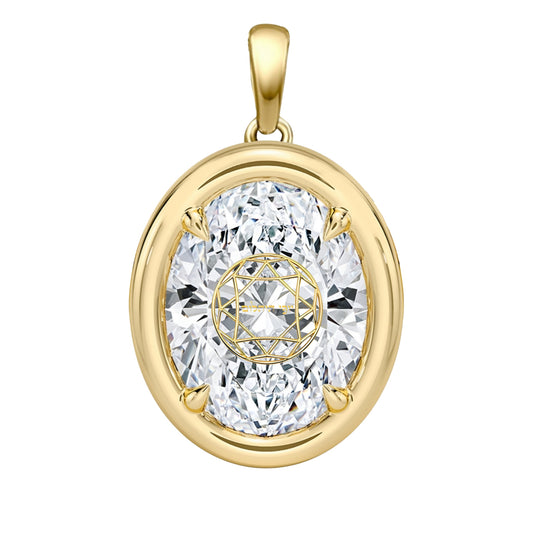 תליון יהלום מעבדה אובל עם חריטת לייזר בעיצוב אישי - שיבוץ בזל ציפורני חתול זהב 14 קראט צהוב/לבן/רוז גולד