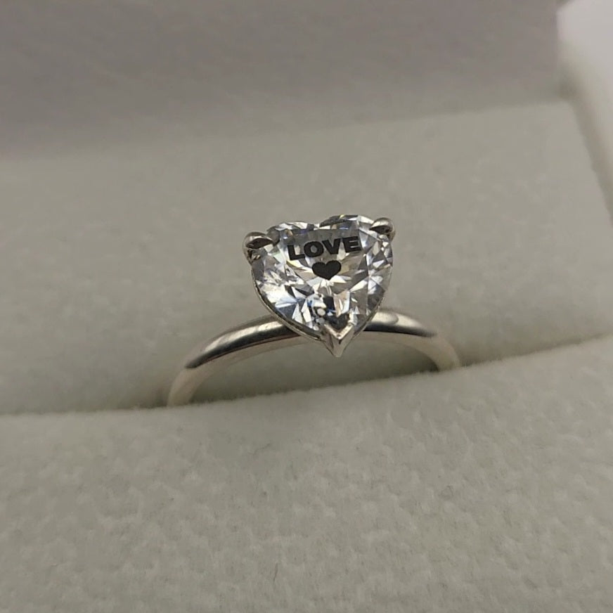 טבעת יהלום מעבדה לב חריטה LOVE לב - זהב 14 קראט צהוב/לבן/רוז גולד