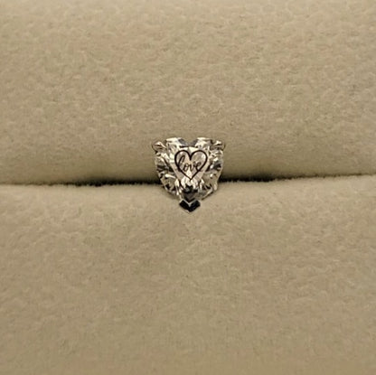 עגיל יהלום מעבדה לב עם חריטת לייזר לב Love – זהב 14 קראט צהוב/לבן/רוז גולד – עגיל ייחודי עם מסר אהוב