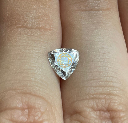 טבעת חותם מכסף אבן מוסונייט משולשת חריטה בעיצוב אישי