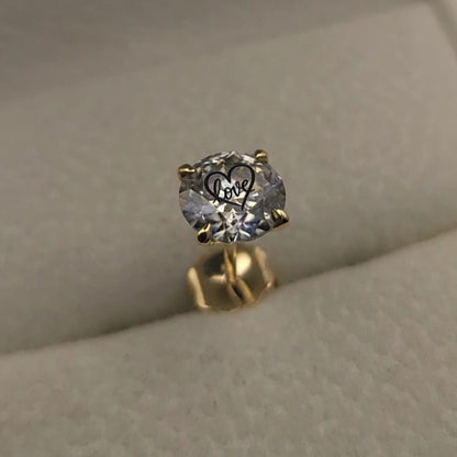 עגיל יהלום מעבדה עגול עם חריטת לייזר לב Love – זהב 14 קראט צהוב/לבן/רוז גולד