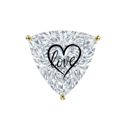 עגיל אבן מוסונייט משולש עם חריטת לייזר לב Love – זהב 14 קראט צהוב/לבן/רוז גולד