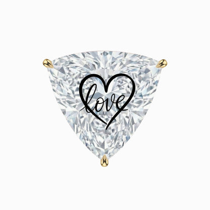 עגיל אבן מוסונייט משולש עם חריטת לייזר לב Love – זהב 14 קראט צהוב/לבן/רוז גולד