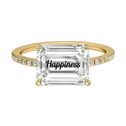 טבעת יהלום מעבדה אמרלד חריטה Happiness עם יהלומים בצדדים - זהב 14 קראט צהוב/לבן/רוז גולד