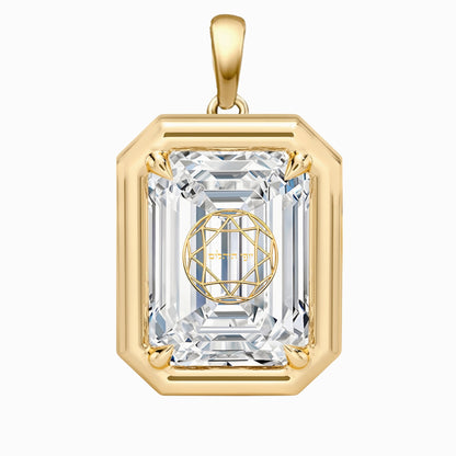 תליון יהלום מעבדה אמרלד עם חריטת לייזר בעיצוב אישי - שיבוץ בזל ציפורני חתול זהב 14 קראט צהוב/לבן/רוז גולד