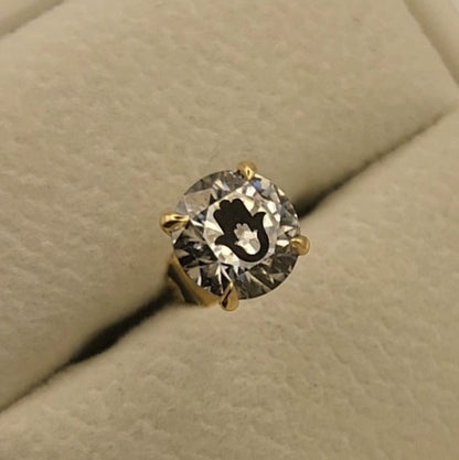 עגיל יהלום מעבדה עגול עם חריטת לייזר חמסה בחמסה – זהב 14 קראט צהוב/לבן/רוז גולד – עגיל ייחודי עם מסר רוחני