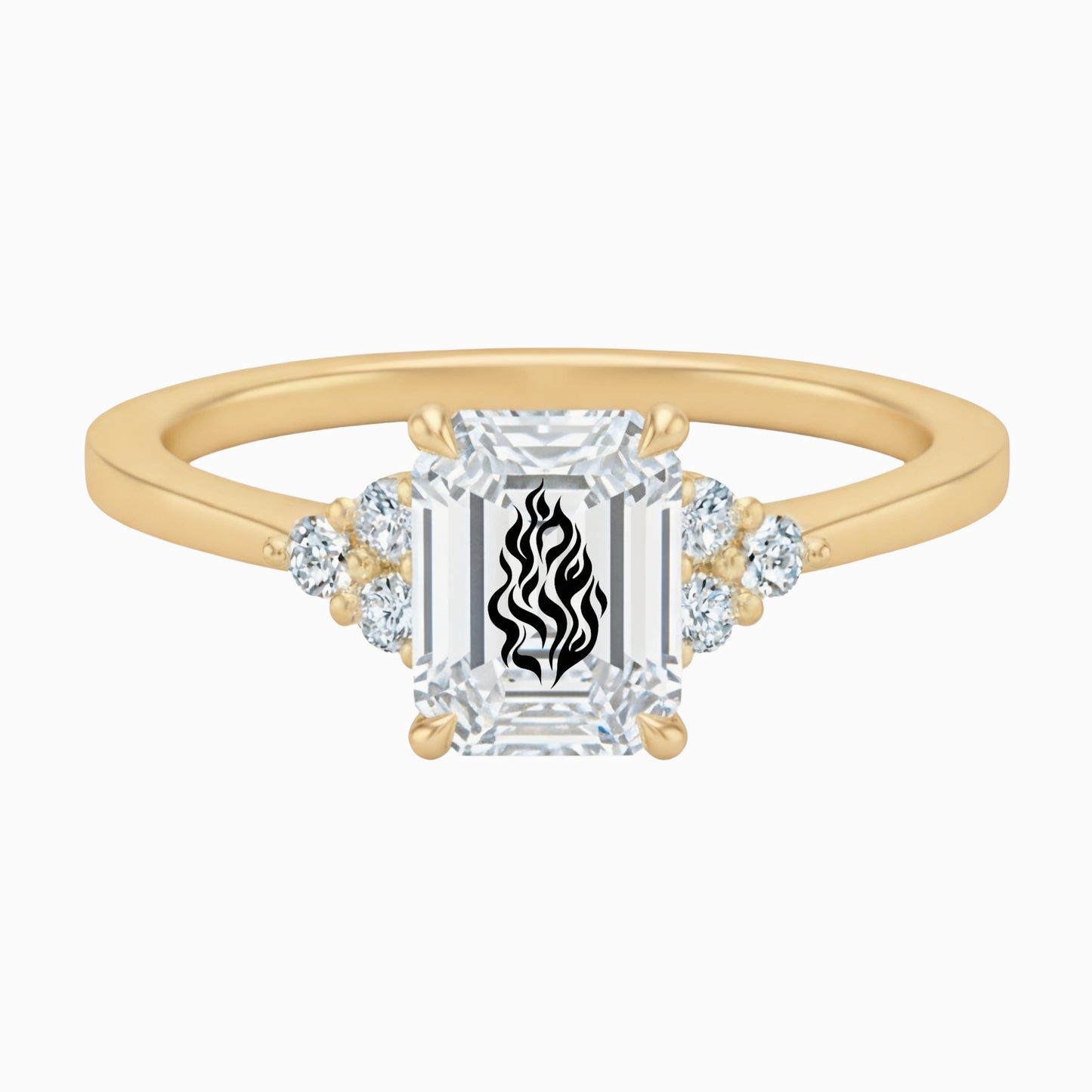 טבעת יהלום מעבדה אמרלד חריטה שמע ישראל ויהלומים בצדדים - זהב 14 קראט צהוב/לבן/רוז גולד