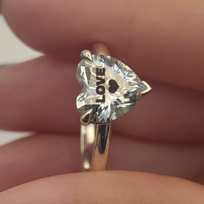 טבעת יהלום מעבדה לב חריטה LOVE לב - זהב 14 קראט צהוב/לבן/רוז גולד