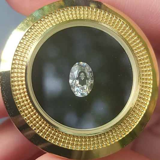 אבן מוסונייט אובל עם חריטת לייזר חמסה בחמסה – אבן ייחודית עם מסר רוחני